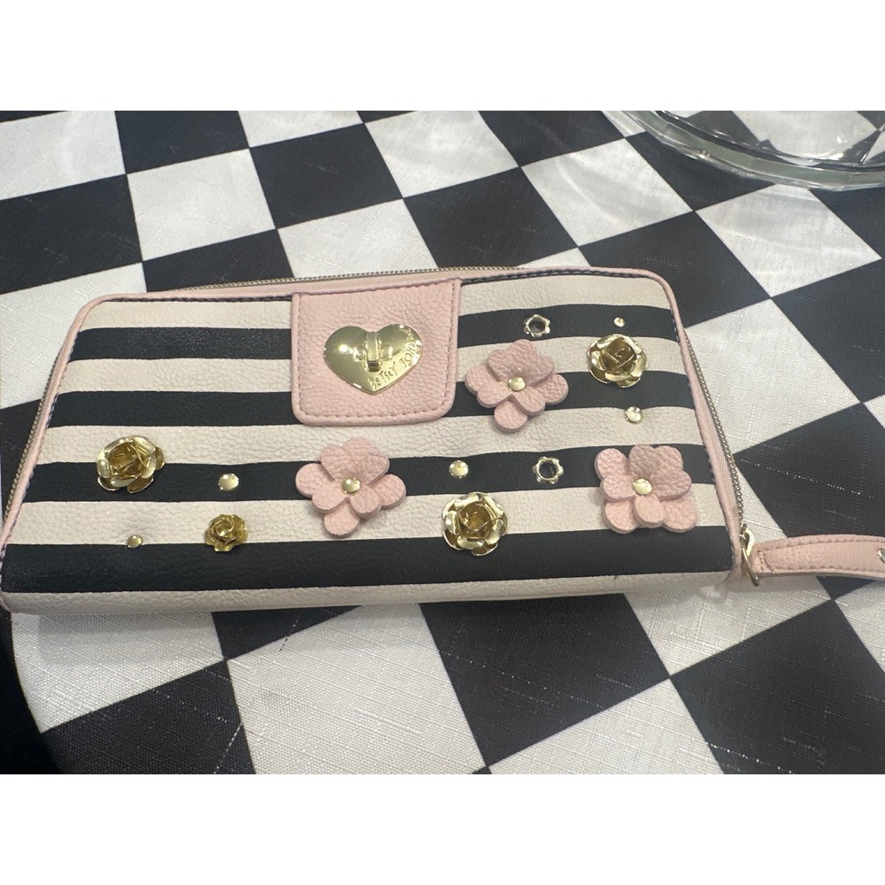 Betsey Johnson Striped Floral Zip Around Wallet Gold Heart Black White Pink